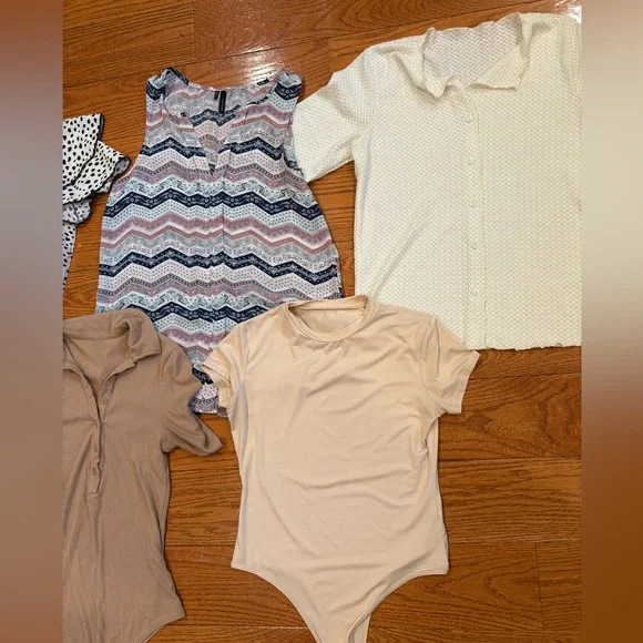 Size small top lot bundle - Picture 2 of 3